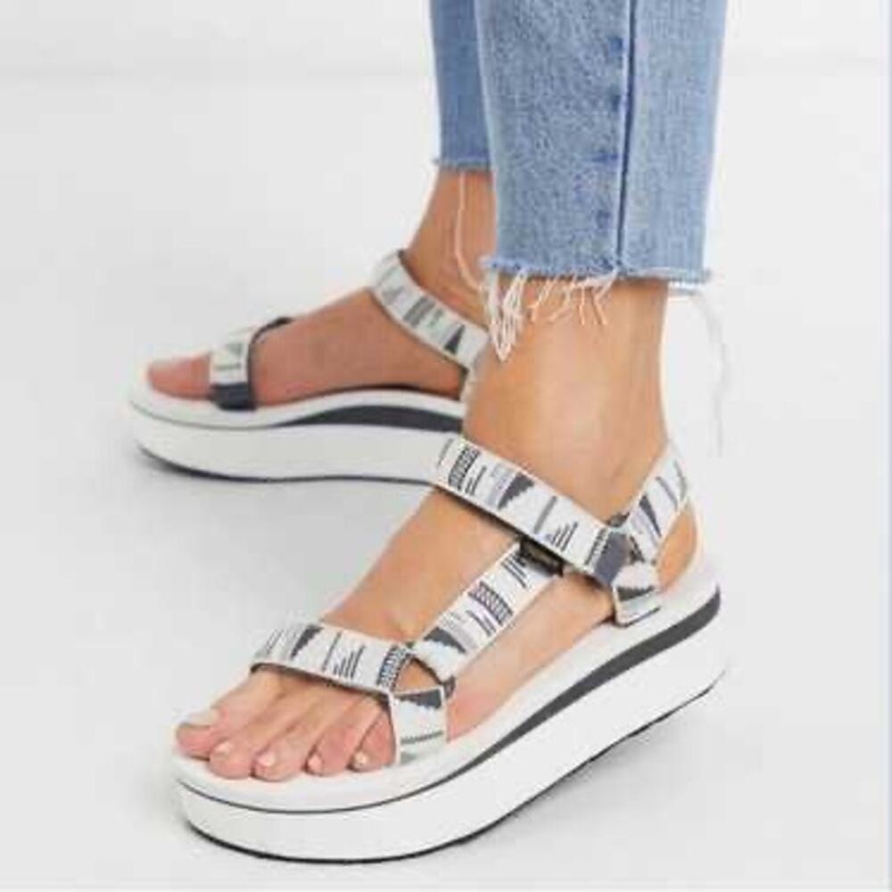 Teva women’s flatform universal strappy platform sandals chara bright white 10